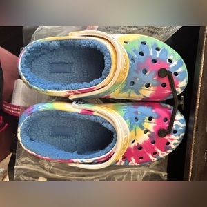 *NWT* Fuzzy Lined Crocs